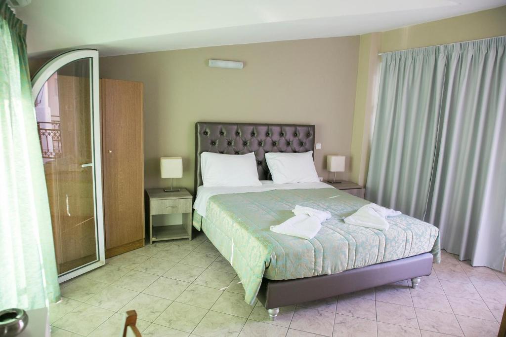 Zoi Studios room 6